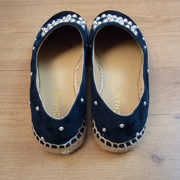CHANEL Suede Pearl CC Espadrilles - Picture 11 of 16